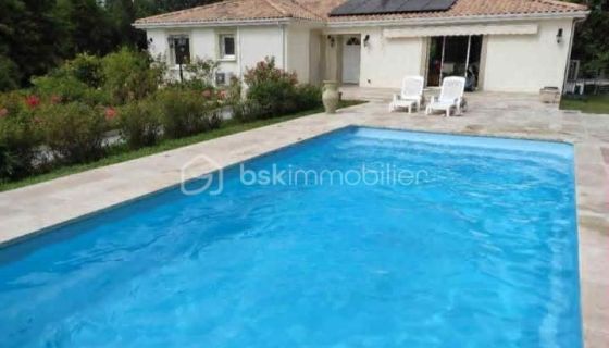 A louer MAISON  6 PIECES 177 M2  SAINT DENIS DE PILE