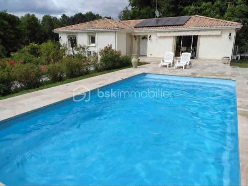 A louer MAISON  6 PIECES 177 M2  SAINT DENIS DE PILE