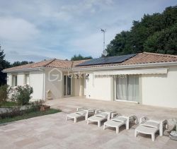 A louer MAISON  6 PIECES 177 M2  SAINT DENIS DE PILE