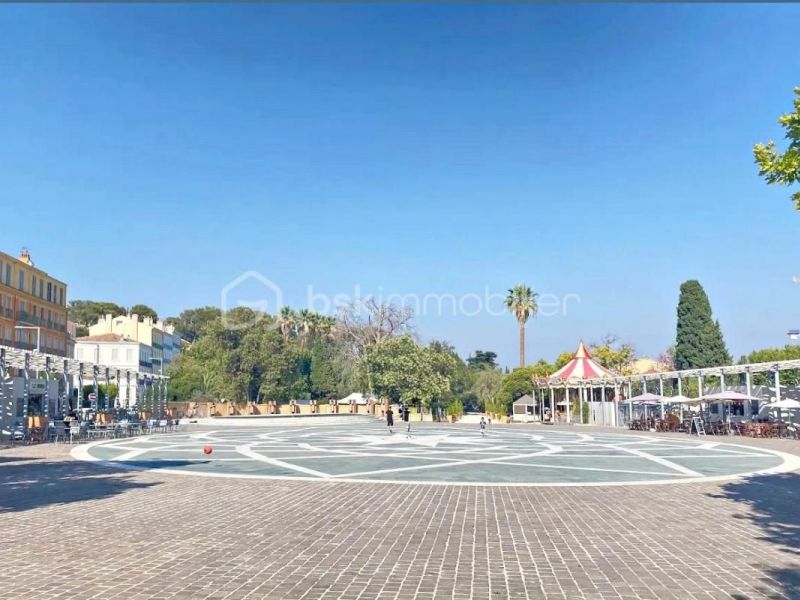 A louer APPARTEMENT T3 60 M2 TERRASSE BORD DE MER HYERES