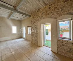 A louer APPARTEMENT T3 60 M2 TERRASSE BORD DE MER HYERES