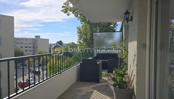 A louer APPARTEMENT T3 72 M2 TERRASSE BORD DE MER TOULON