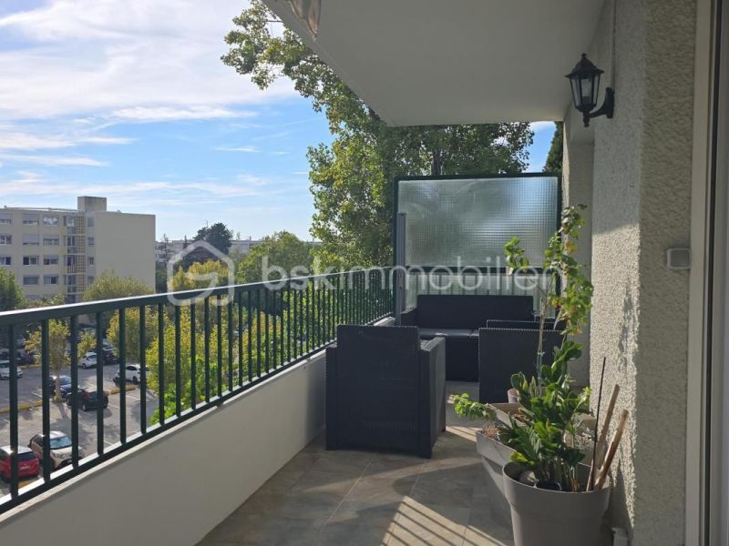 A louer APPARTEMENT T3 72 M2 TERRASSE BORD DE MER TOULON