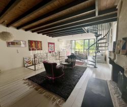 A louer LOFT  3 PIECES 110 M2  UZES