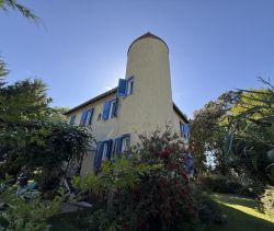 A louer MAISON  DE MAîTRE BORD DE MER VICO