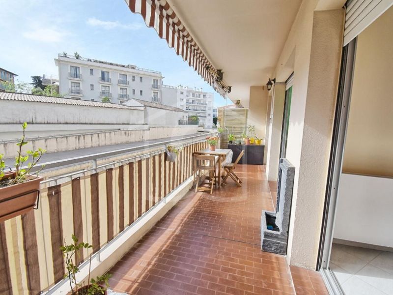 A louer APPARTEMENT T3 76 M2 TERRASSE BORD DE MER ANTIBES
