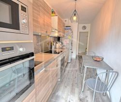 A louer APPARTEMENT T3 76 M2 TERRASSE BORD DE MER ANTIBES
