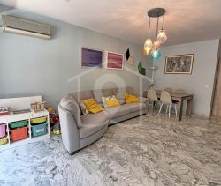 A louer APPARTEMENT T3 76 M2 TERRASSE BORD DE MER ANTIBES