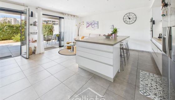 A louer APPARTEMENT DE PRESTIGE T3 71 M2 TERRASSE BORD DE MER AJACCIO