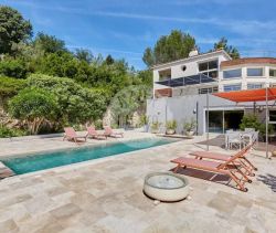 A louer MAISON  D'ARCHITECTE  ROQUEVAIRE