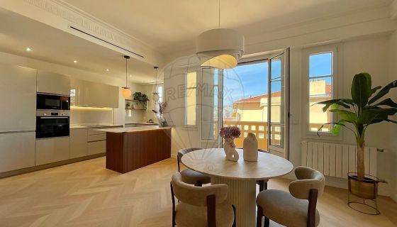 A louer APPARTEMENT DE PRESTIGE T3 88 M2 BORD DE MER NICE