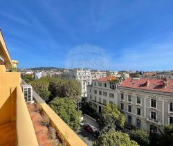 A louer APPARTEMENT DE PRESTIGE T3 88 M2 BORD DE MER NICE