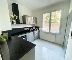 A louer APPARTEMENT T5 97 M2 BORD DE MER TOULON