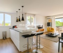 A louer APPARTEMENT T3 92 M2 BORD DE MER COGOLIN