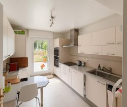 A louer APPARTEMENT DUPLEX DE PRESTIGE T4 95 M2 TERRASSE BORD DE MER DEAUVILLE