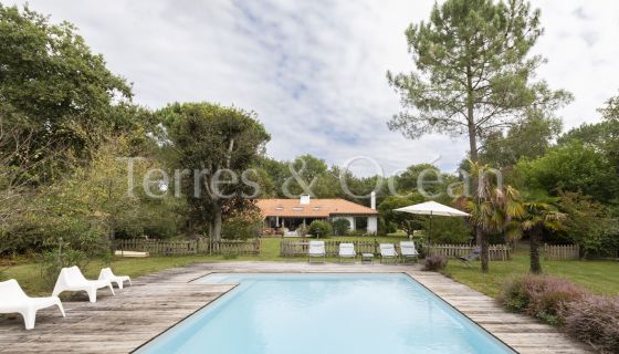 A vendre MAISON  8 PIECES 227 M2 BORD DE MER SEIGNOSSE Bourg