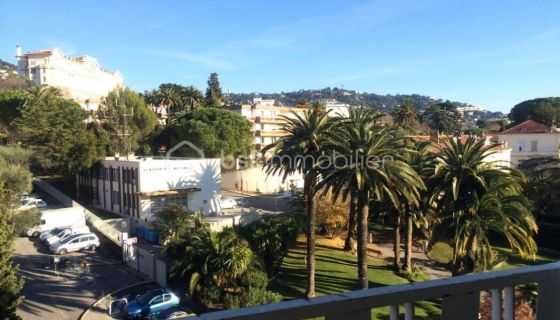 A louer APPARTEMENT T2 51 M2 TERRASSE BORD DE MER CANNES