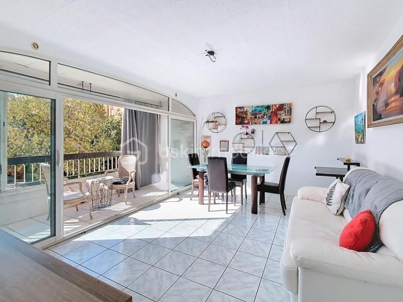A louer APPARTEMENT T3 62 M2 BORD DE MER CANNES