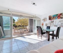 A louer APPARTEMENT T3 62 M2 BORD DE MER CANNES
