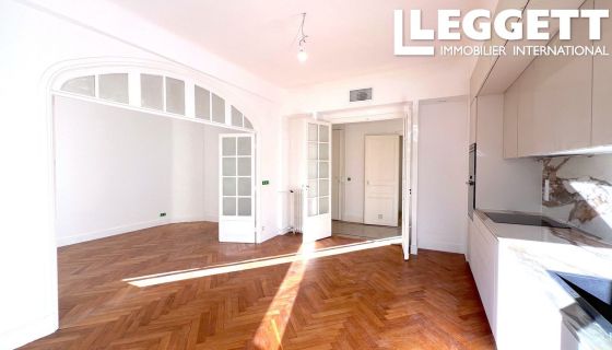 A louer APPARTEMENT T5 100 M2 BORD DE MER NICE