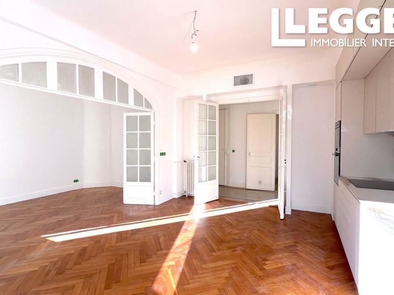 A louer APPARTEMENT T5 100 M2 BORD DE MER NICE