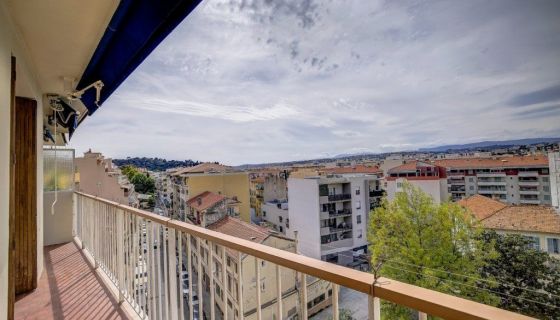 A louer APPARTEMENT T3 59 M2 TERRASSE BORD DE MER NICE