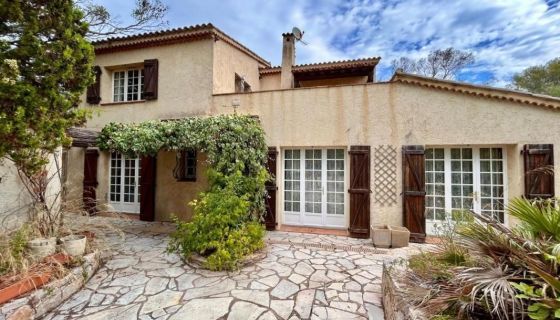 A louer MAISON  5 PIECES 164 M2 VUE MER FREJUS