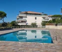 A louer APPARTEMENT DE PRESTIGE T4 105 M2 TERRASSE  PUGET SUR ARGENS