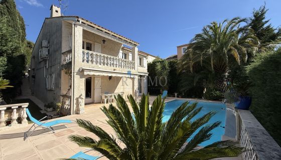 A vendre MAISON  4 PIECES 136 M2 BORD DE MER SAINT RAPHAEL