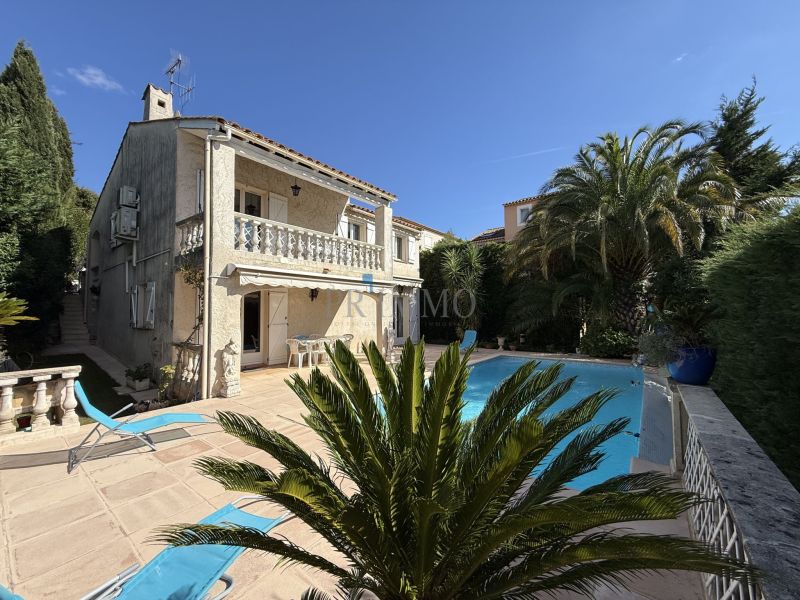 A vendre MAISON  4 PIECES 136 M2 BORD DE MER SAINT RAPHAEL
