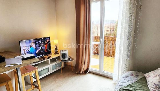 A louer STUDIO  18 M2 TERRASSE BORD DE MER LA LONDE LES MAURES