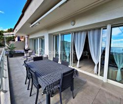 A louer APPARTEMENT DE PRESTIGE T4 95 M2 TERRASSE PIEDS DANS L'EAU CARRY LE ROUET