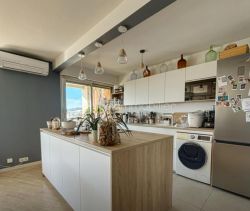 A louer APPARTEMENT T3 73 M2 TERRASSE BORD DE MER ANTIBES