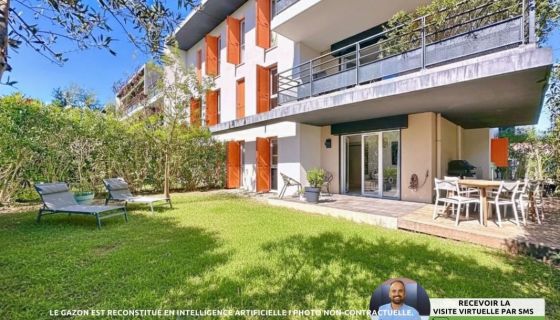 A louer APPARTEMENT T3 55 M2 TERRASSE BORD DE MER ANTIBES