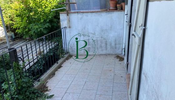 A louer APPARTEMENT T7 203 M2 TERRASSE  VARAGES
