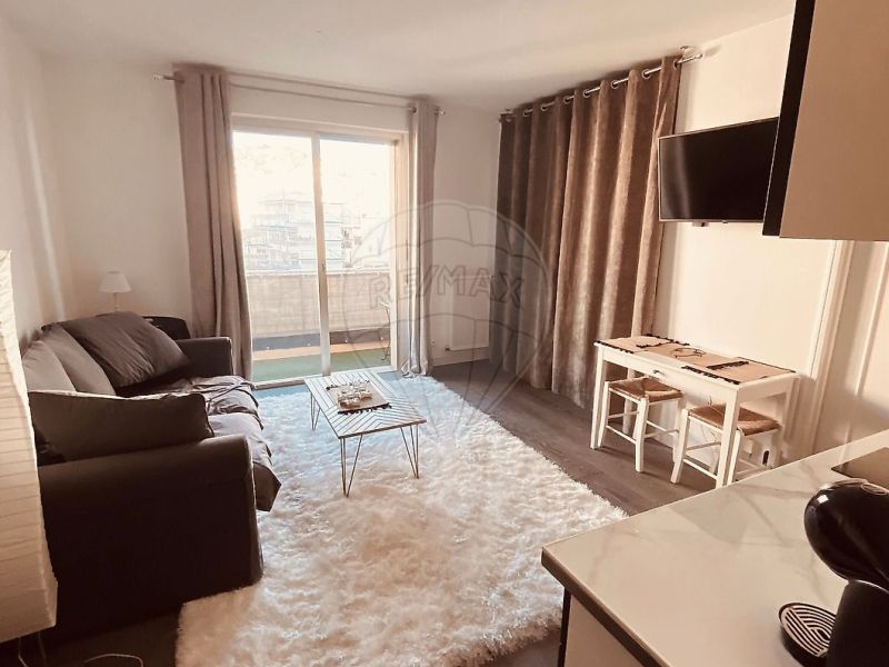 A louer STUDIO  27 M2 TERRASSE VUE MER CANNES