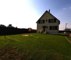 A vendre MAISON  5 PIECES 110 M2  AUFFAY Commerces à AUFFAY et TOTES, Autoroutes