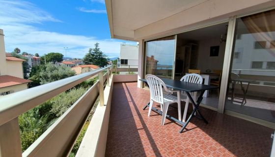 A louer APPARTEMENT T2 47 M2 TERRASSE BORD DE MER CAGNES SUR MER
