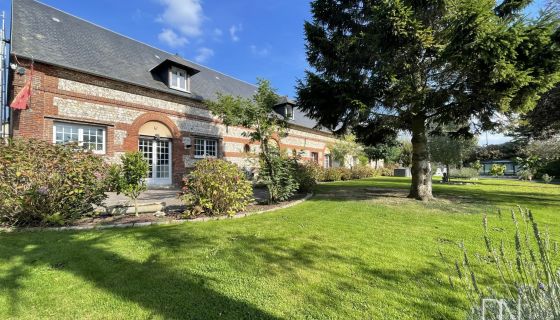 A vendre PropriETE 11 PIECES jardin et piscine Cany-Barville