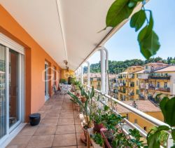 A louer PENTHOUSE T5 182 M2 TERRASSE BORD DE MER NICE