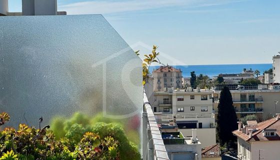 A louer APPARTEMENT T3 82 M2 TERRASSE BORD DE MER CANNES