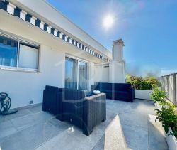 A louer APPARTEMENT T3 82 M2 TERRASSE BORD DE MER CANNES