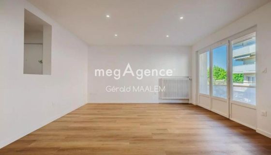 A louer APPARTEMENT DE PRESTIGE T4 77 M2 TERRASSE BORD DE MER SAINTE MAXIME