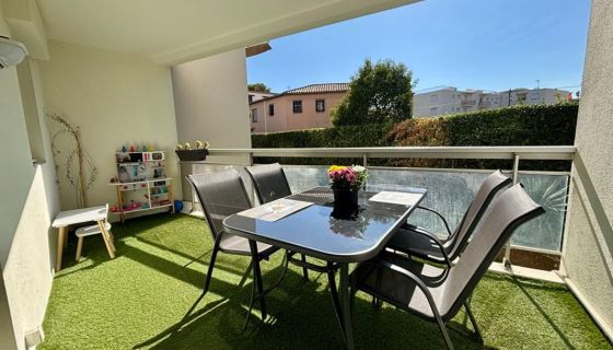 A louer APPARTEMENT T2 27 M2 TERRASSE BORD DE MER CAGNES SUR MER
