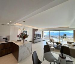 A louer APPARTEMENT DE PRESTIGE T4 100 M2 TERRASSE BORD DE MER CANNES