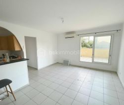 A louer APPARTEMENT T2 34 M2 TERRASSE BORD DE MER LA SEYNE SUR MER