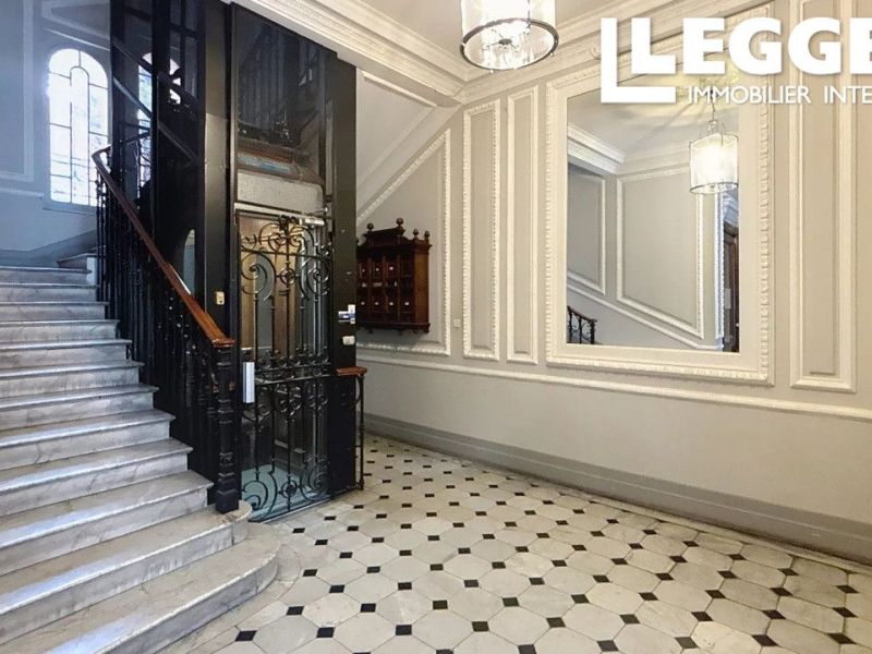 A louer APPARTEMENT T5 134 M2 BORD DE MER NICE