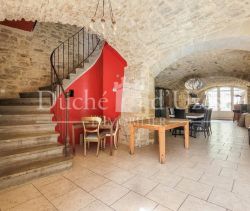 A louer MAISON  DE MAîTRE  UZES
