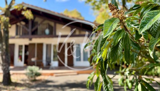 A vendre MAISON DE CARACTeRE ReNOVeE 6 PIECES 130 M² Andernos-les-Bains