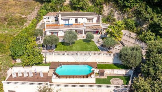 A louer MAISON  CONTEMPORAINE BORD DE MER CAGNES SUR MER